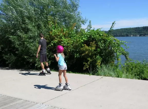 Wonderful spot along the river, with happy people biking and roller blading by. Observation tower with sweeping views.