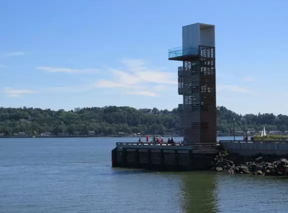 Wonderful spot along the river, with happy people biking and roller blading by. Observation tower with sweeping views.