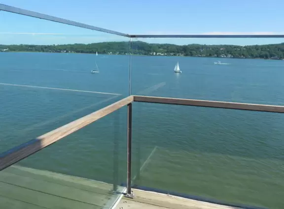 Wonderful spot along the river, with happy people biking and roller blading by. Observation tower with sweeping views.