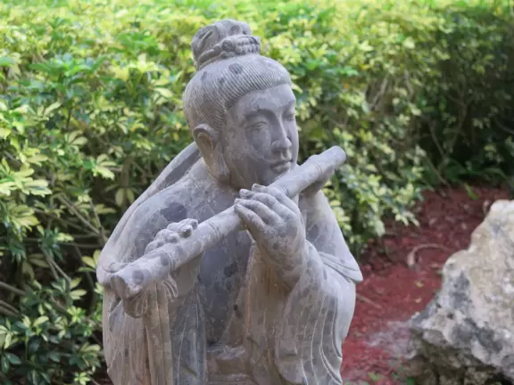 Resort in Orlando that is like a tropical paradise, with enough to do to fill a whole day.