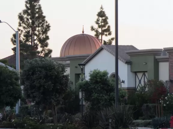 Cute cafes, and a nice stroll around Hollister Village.