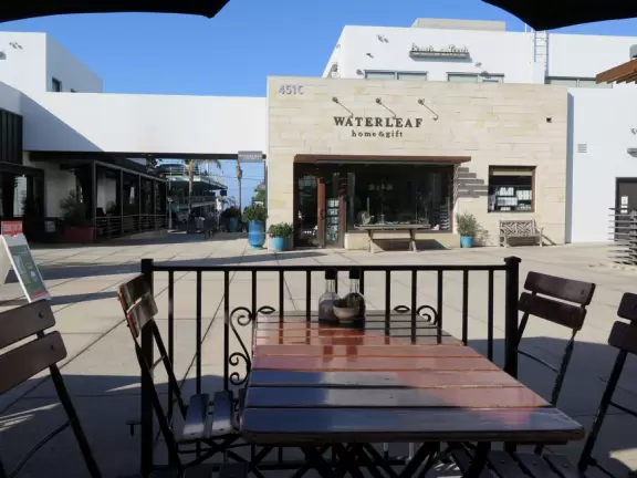 A little beach town with delightful old-fashioned octagonal-ended pier and surfer shops that lead down to the sea.