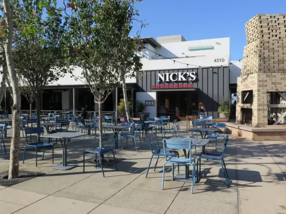 A little beach town with delightful old-fashioned octagonal-ended pier and surfer shops that lead down to the sea.
