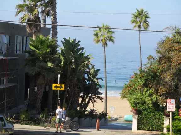 A little beach town with delightful old-fashioned octagonal-ended pier and surfer shops that lead down to the sea.