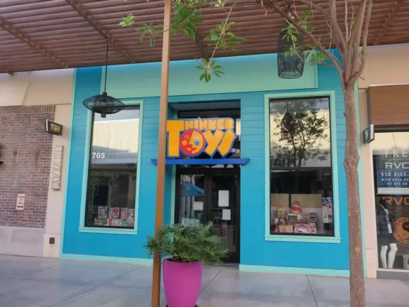 Fantastic outdoor mall with many good places to eat.