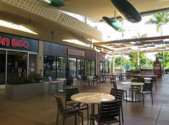 Fantastic outdoor mall with many good places to eat.