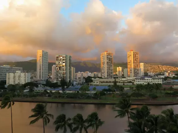 Beautiful mountains views. You can walk for miles along the Ala Wai canal!