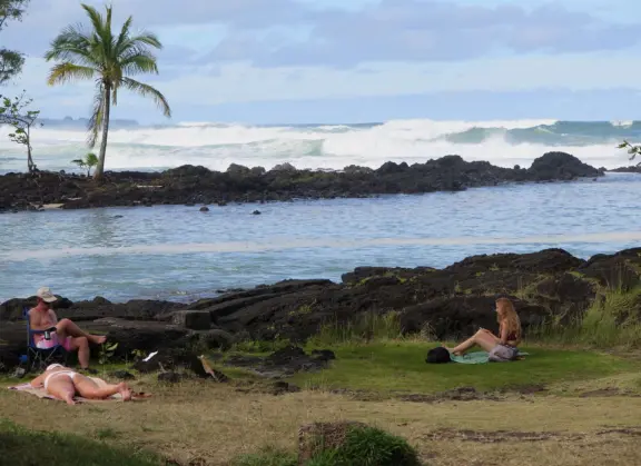 Beautiful lagoon with a little sandy cove, plus a rocky entrance with metal stairs. Cold water!