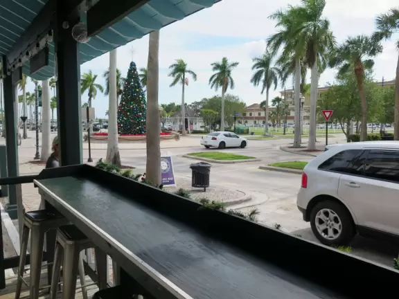 Sleepy, modest town. Good place to start a drive down Indian River Rd, or to enjoy a coffee at Old Florida Coffee Co, the most attractive spot in town.