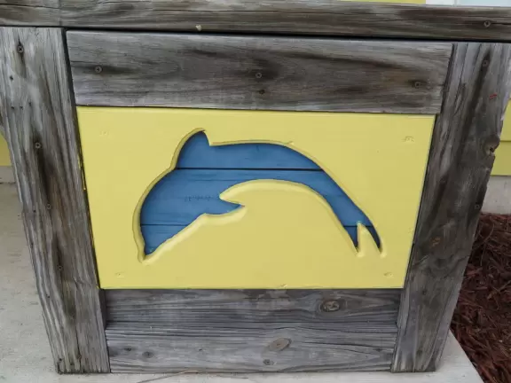 Sleepy, modest town. Good place to start a drive down Indian River Rd, or to enjoy a coffee at Old Florida Coffee Co, the most attractive spot in town.