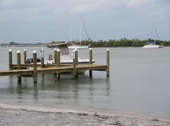 Sleepy, modest town. Good place to start a drive down Indian River Rd, or to enjoy a coffee at Old Florida Coffee Co, the most attractive spot in town.