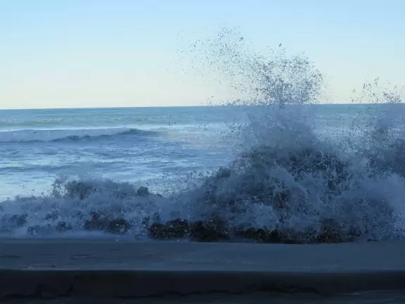 Rocks that blow the water into the air. 