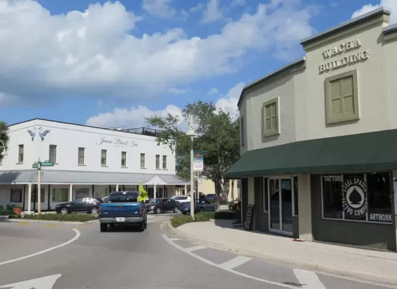 Main block with tropical-themed cafes and views of the water, plus a coffee shop and gift shops in little houses.
