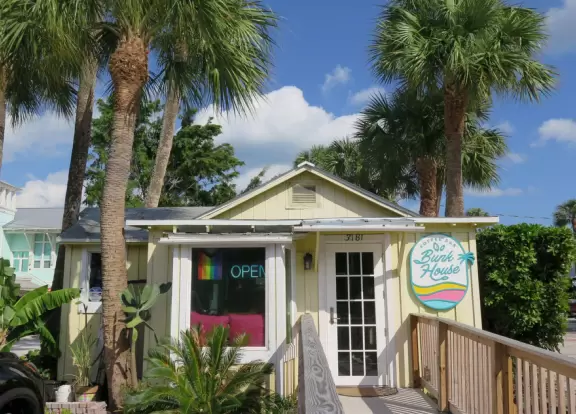 Main block with tropical-themed cafes and views of the water, plus a coffee shop and gift shops in little houses.
