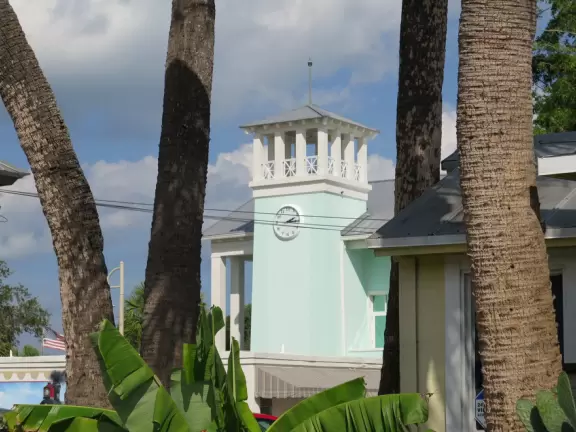 Main block with tropical-themed cafes and views of the water, plus a coffee shop and gift shops in little houses.