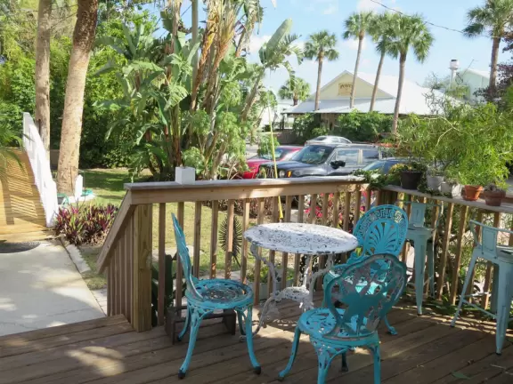 Main block with tropical-themed cafes and views of the water, plus a coffee shop and gift shops in little houses.