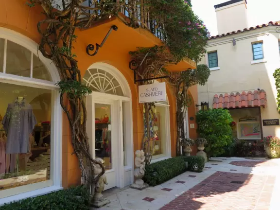 A sumptuous street with Spanish archways and courtyards and unique shops for the extremely rich.