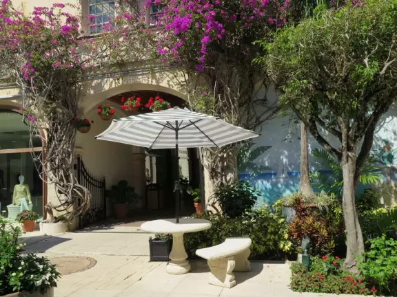 A sumptuous street with Spanish archways and courtyards and unique shops for the extremely rich.