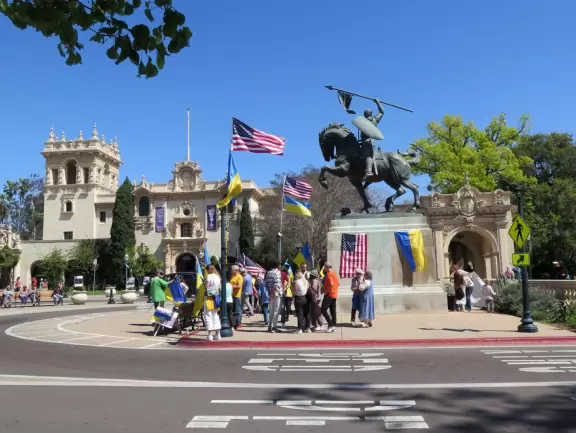 Stroll past beautiful architecture, ponds, fountains, flowers, and trees. Visit many different museums! And best of all, walk through sumptuous gardens.