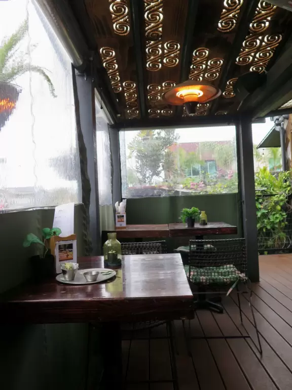 Neighborhood with cute 1920s craftsman houses and plenty of bars and cafes.