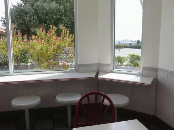 Nice playground with sandy floor, up in the hills of Arroyo Grande. Lovely in the late afternoon.