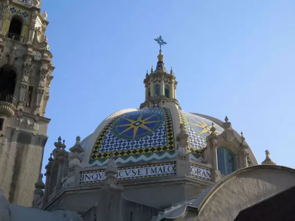 A popular walk past beautiful architecture. 1.2 km each way.