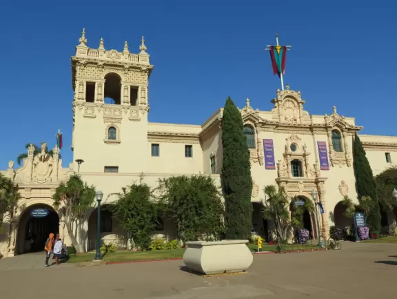 A popular walk past beautiful architecture. 1.2 km each way.