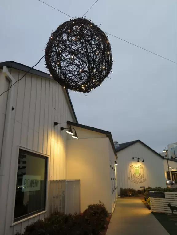 Upscale, colorful plaza in farmhouse style, with modern cafes. Kids climb on a huge log. The fire pit is fantastic at night, surrounded by eucalyptus trees.