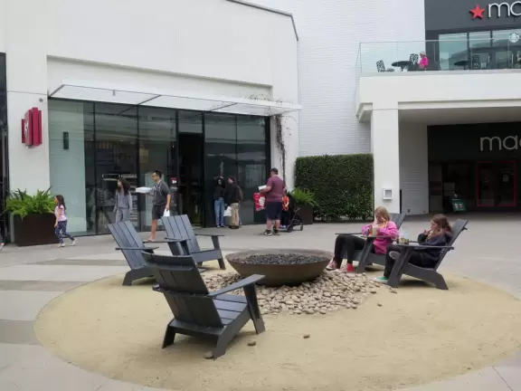 Gorgeous outdoor mall near UC San Diego, with lots of public spaces, cafes, and even a huge outdoor climby for kids.
