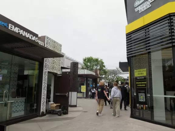 Gorgeous outdoor mall near UC San Diego, with lots of public spaces, cafes, and even a huge outdoor climby for kids.