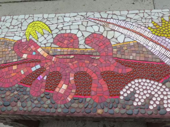 Cute main strip with cafes, a few block from a beautiful coastline of rocky coves.