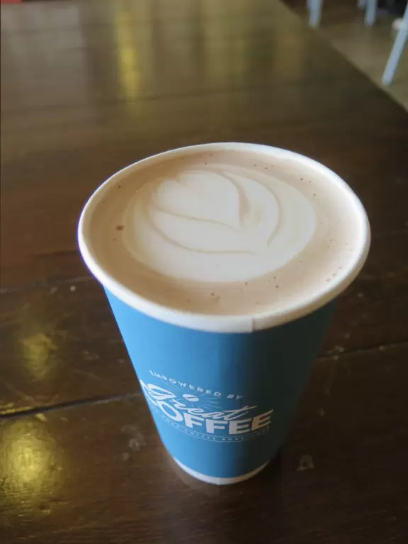 Cute main strip with cafes, a few block from a beautiful coastline of rocky coves.