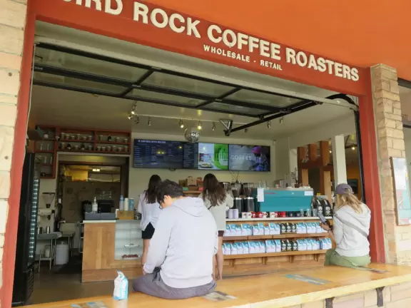 Cute main strip with cafes, a few block from a beautiful coastline of rocky coves.