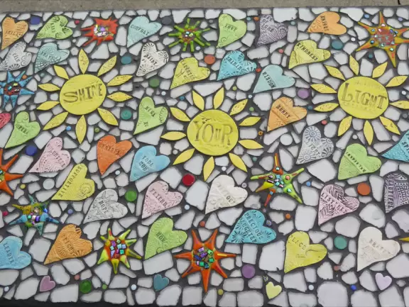 Cute main strip with cafes, a few block from a beautiful coastline of rocky coves.