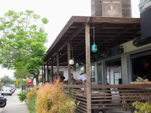 Cute main strip with cafes, a few block from a beautiful coastline of rocky coves.