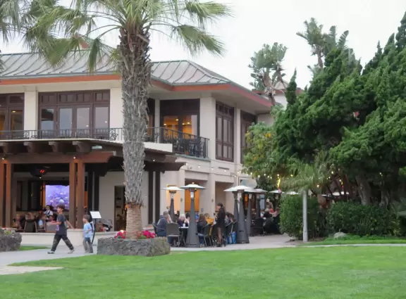 Beach area where partying college students live and SeaWorld visitors stay, with bland 1950s architecture, bad traffic, and dirty beach, but some wonderful finds such as Moray's at Sail Bay.
