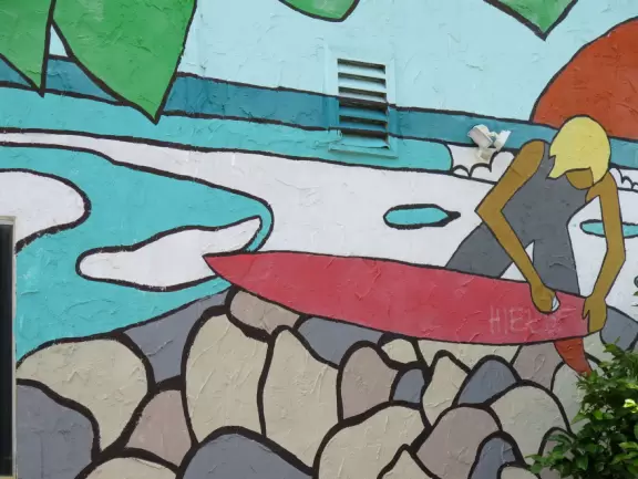 Cute town along Coast Highway, with bright cafes, and beaches just a short walk away.