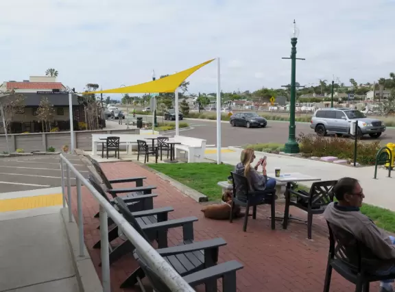 Cute town along Coast Highway, with bright cafes, and beaches just a short walk away.