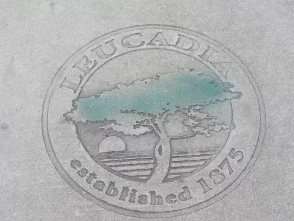 Cute town along Coast Highway, with bright cafes, and beaches just a short walk away.