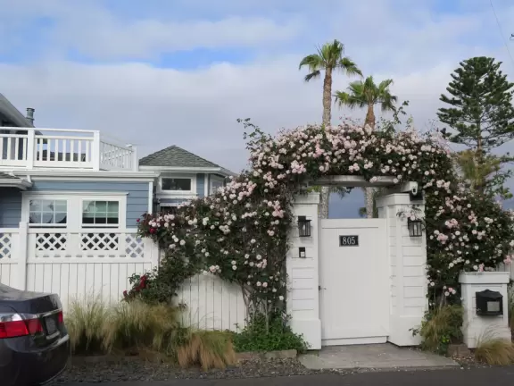 Cute town along Coast Highway, with bright cafes, and beaches just a short walk away.