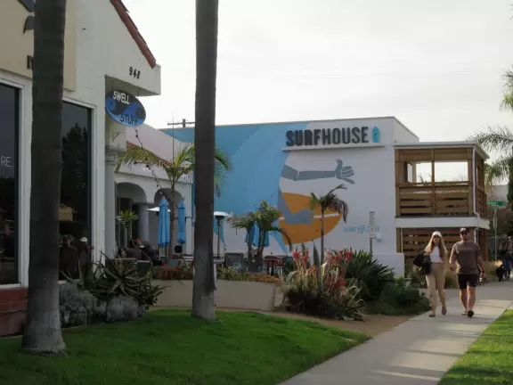 Cute town along Coast Highway, with bright cafes, and beaches just a short walk away.