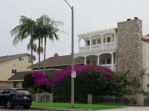 Cute cafes a few blocks back from the cliffs overlooking the harbor.