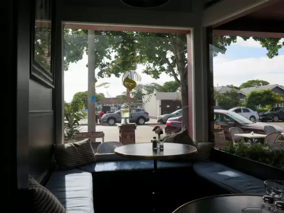 1920s craftsman houses, and a gentille main strip with adorable Cafe Madeleine, woodsy Station Tavern, and a bookstore with a great kids section and lots of art books.