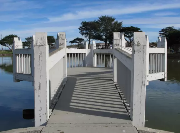 Small, nice skate park in a serene setting next to Lake El Estero.