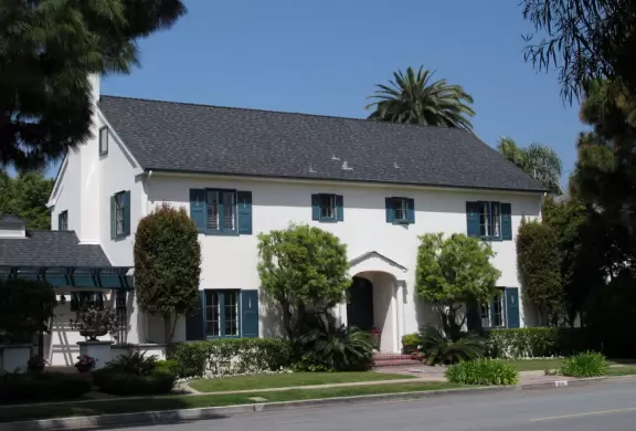 A walk among tropical trees and flowers, and the sweetest houses.