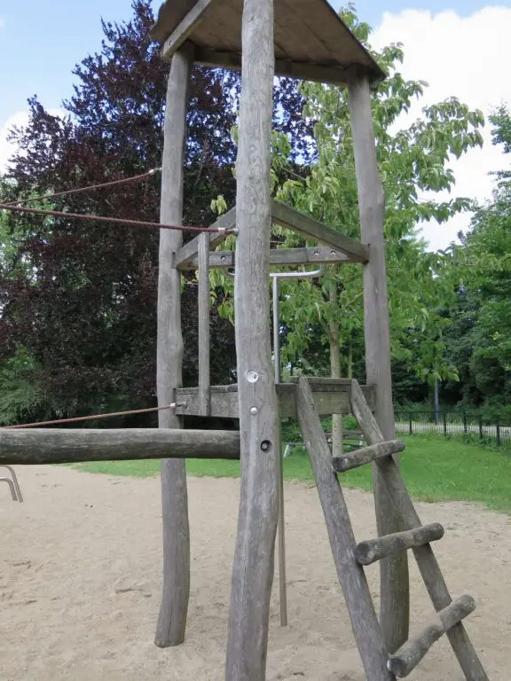 19 windmills that were built around 1740, along a canal, in a barren, wide open area. The windmills were built to pump water to prevent flooding. A touristy activity.