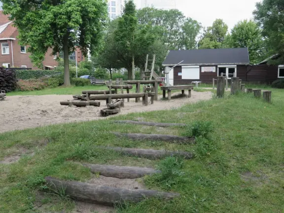19 windmills that were built around 1740, along a canal, in a barren, wide open area. The windmills were built to pump water to prevent flooding. A touristy activity.