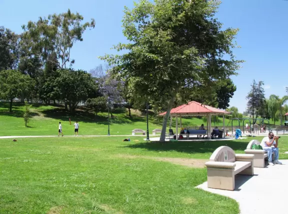 A huge beautiful park with lake, turtle and frog sculptures, lighthouse, boat to climb in, splash pad, workout equipment- you name it they have it! Four play areas!