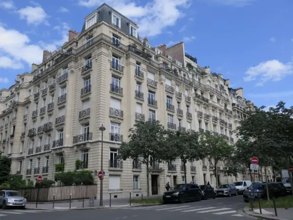 Fantastic views of the Eiffel Tower, plus a playground and carousel!