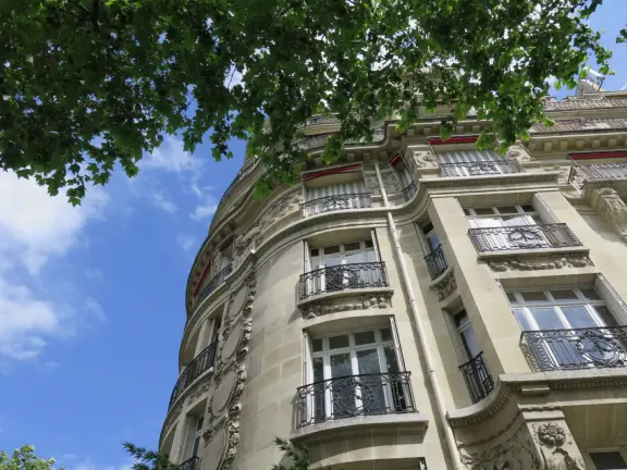 Fantastic views of the Eiffel Tower, plus a playground and carousel!